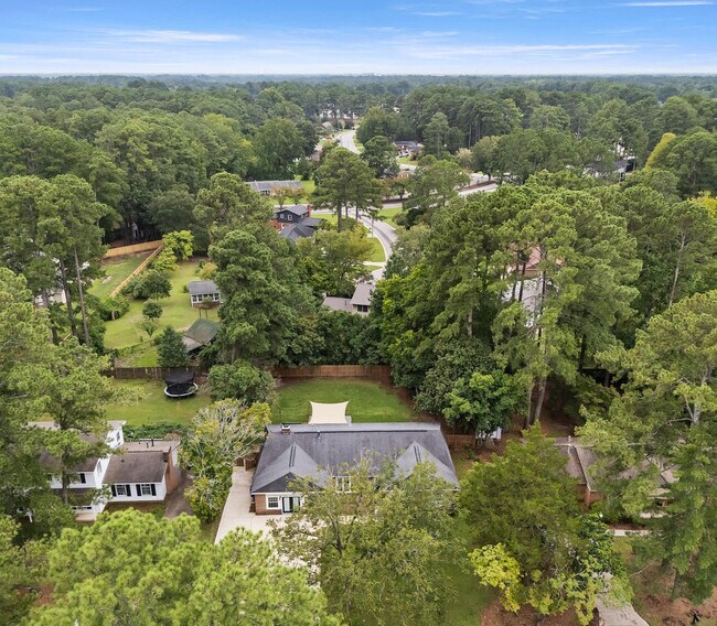 Building Photo - 214 Rivenoak Dr