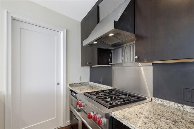 Building Photo - 3325 Piedmont Rd NE