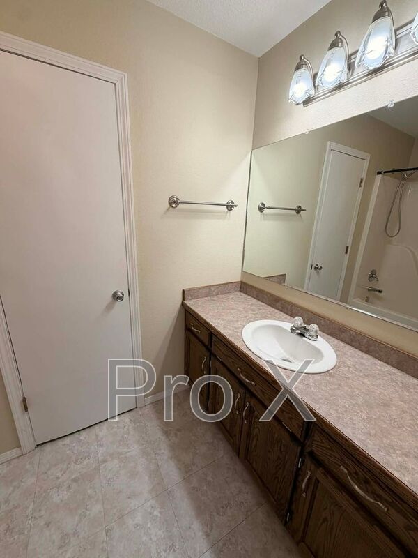 Building Photo - 1603 Annie Baxter Ave