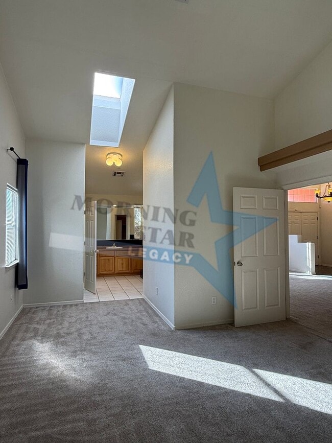 Building Photo - 4 bedroom, 4 bath house - Must see landscaping!