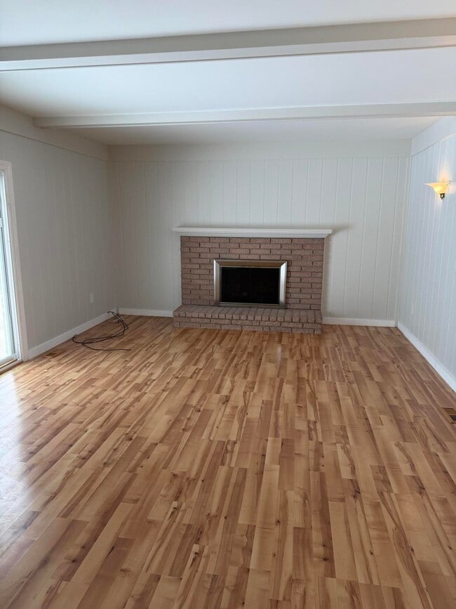 Building Photo - 3550 Kings Point Dr