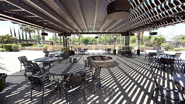 Building Photo - Beautiful 2 Bedroom 2 Bath Home in Four Seasons HOA