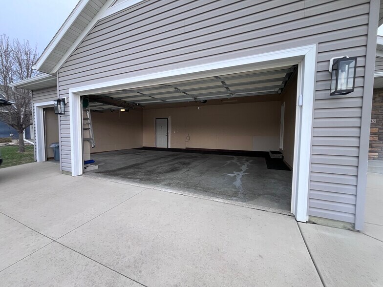 garage - 5445 Florence Dr NW