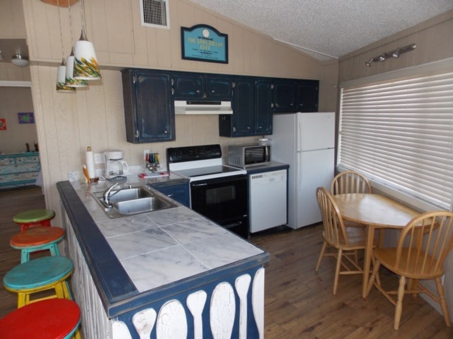 Building Photo - 1923 Eleventh Street-SI ID1023219P