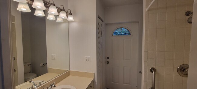 Building Photo - 2516 56th Ave E