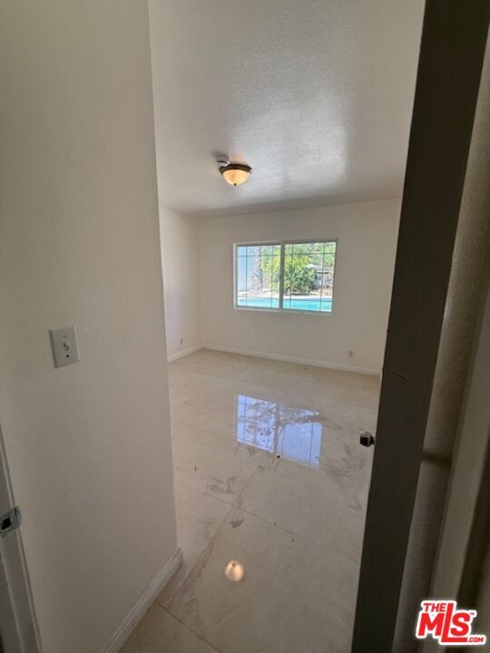 Building Photo - 5604 Valley Circle Blvd