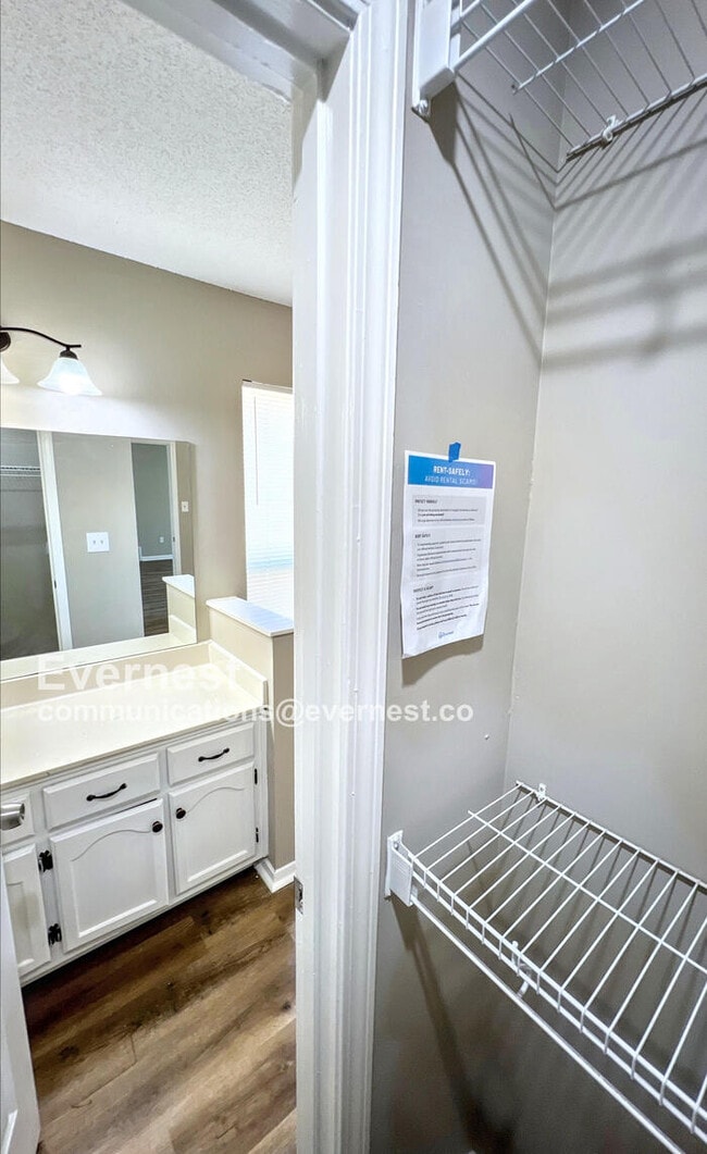 Building Photo - 7421 Cliffwood Dr