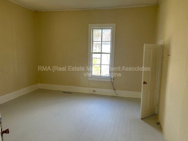 Building Photo - 821 Williams St