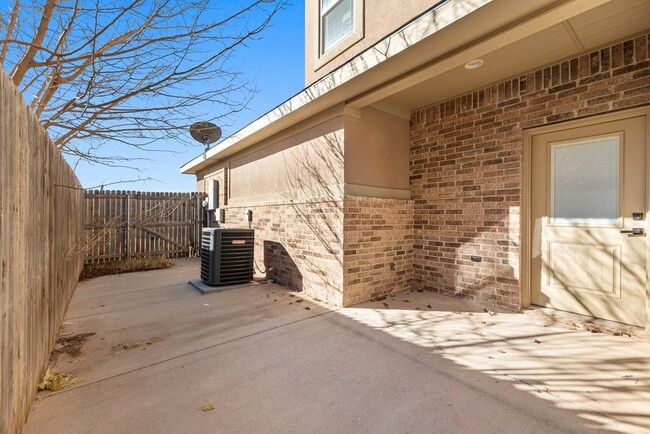 Building Photo - 201 Old Course Rd