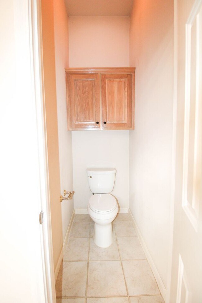 Building Photo - ************Move In Special- 2 WEEKS FREE!!!!************