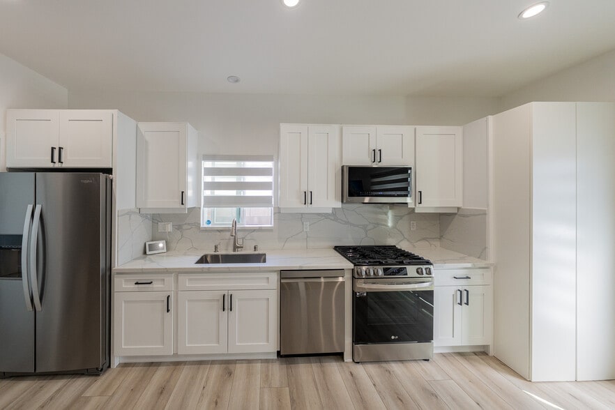 Building Photo - 6907 Estepa Dr