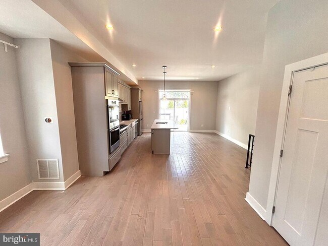 Building Photo - 488 Evergreen Ave