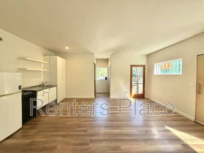 Building Photo - 1411 S Rockford Ave