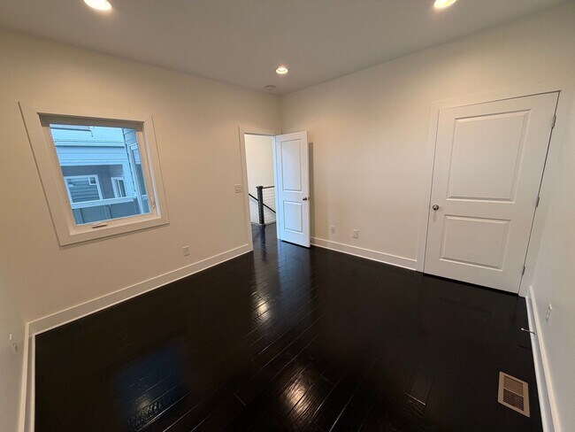 Building Photo - Beautiful Modern Home in Nashville Near the Fairgrounds