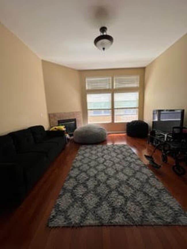 Building Photo - 2 BR, 2 Bath, 2 Car garage