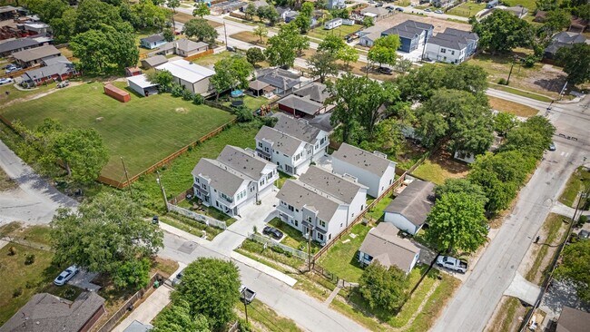 Building Photo - 853 Prosper St