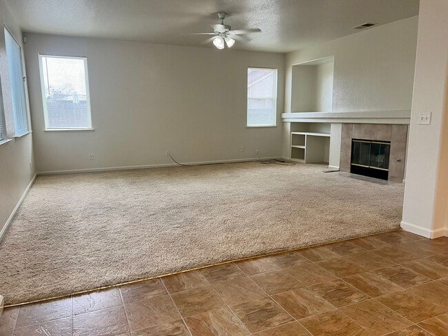 Building Photo - Beautiful and Spacious 5 bed/ 4 bath home ...