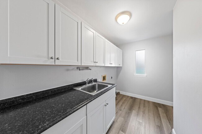 Building Photo - 508 Garden Oaks Cove