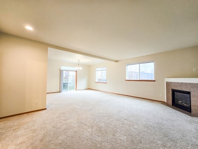 Building Photo - Lake Stevens 4-bed