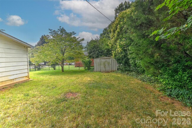 Building Photo - 420 Seneca Pl