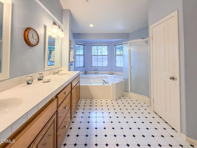 Building Photo - 2300 Bayhill Ct