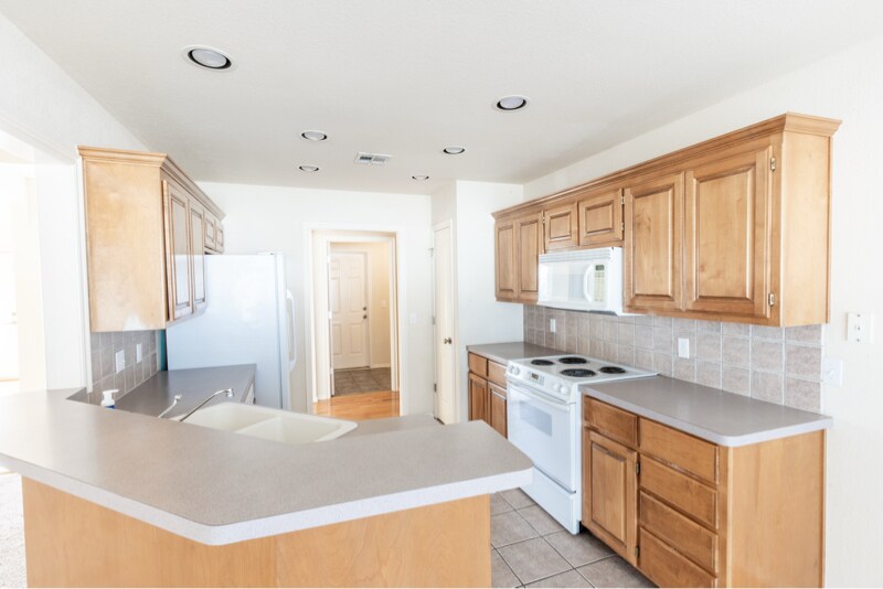 Building Photo - 11003 E 95th Pl N