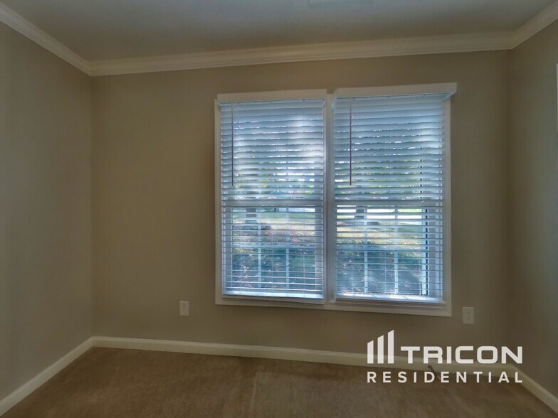 Building Photo - 4100 Steele Oaks Dr