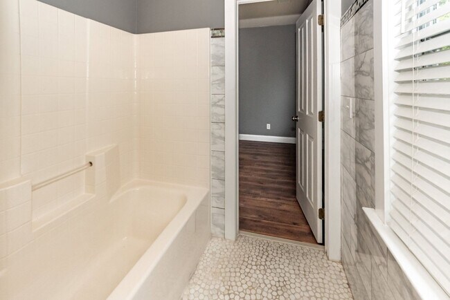 Building Photo - 115 Blackwater Dr