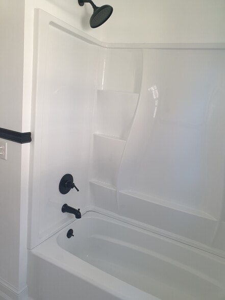 Building Photo - 115 7th Ave