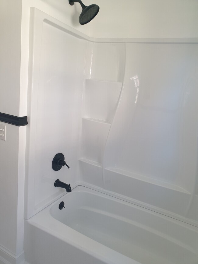 Building Photo - 115 7th Ave