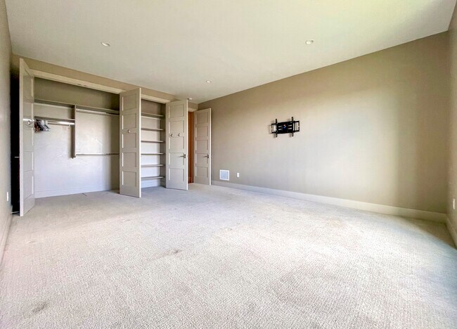 Building Photo - 398 Black Bull Trail