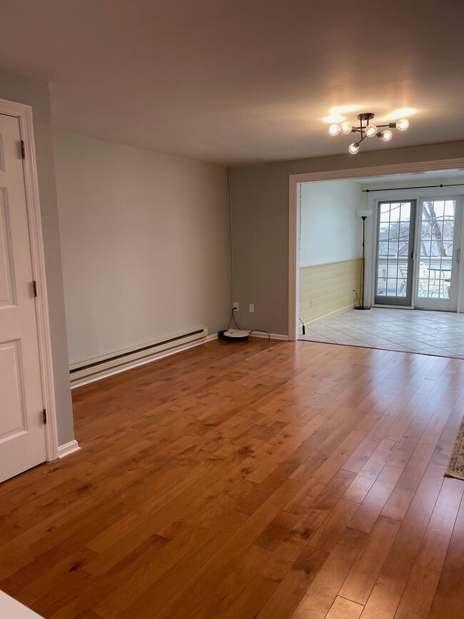 living room/dining room - 6 Sutton Ct