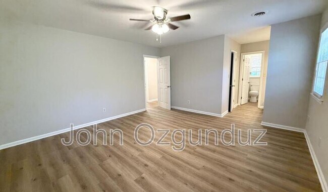 Building Photo - 3909 Westra Dr