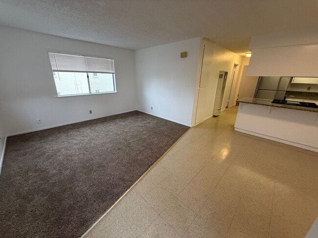 Building Photo - 118 W Boone St
