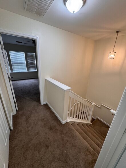 Building Photo - 530 Candida Dr