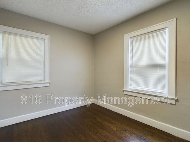 Building Photo - 3032 Elmwood Ave