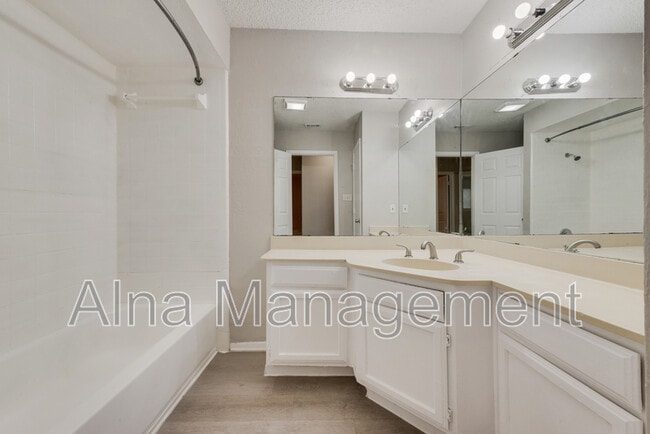 Building Photo - 1704 Fieldstone Ct