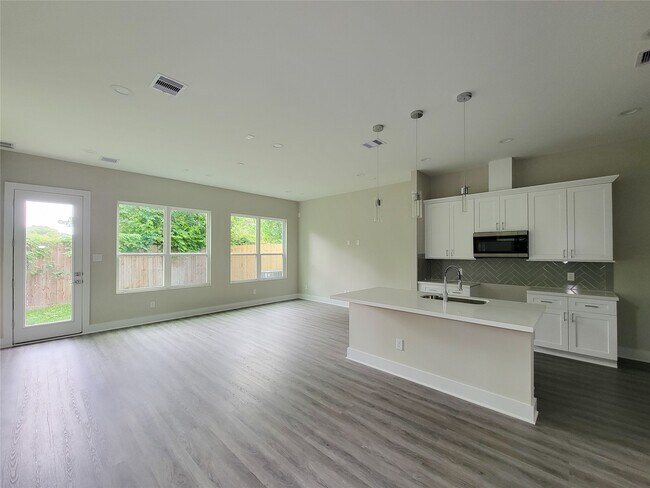 Building Photo - 8014 Huntington Spgs Ln