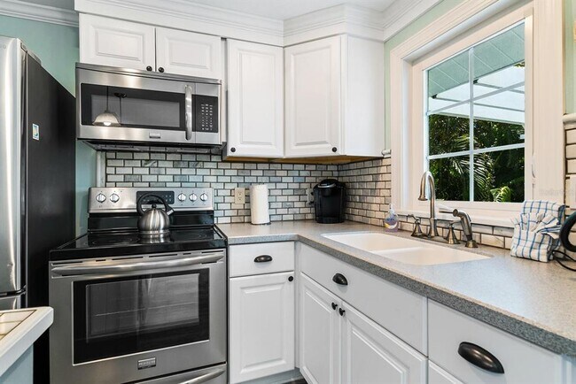 Building Photo - 305 57th St