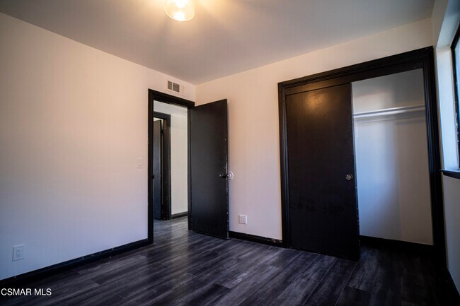 Building Photo - 837 Sunrise Ct