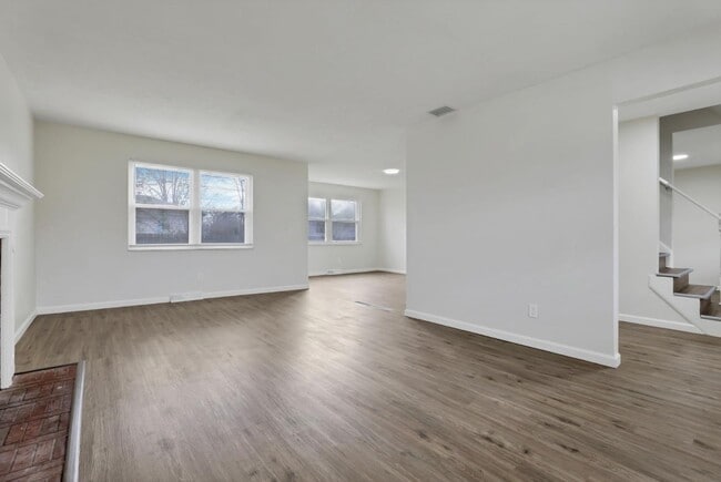 Building Photo - 3114 Kingswood Dr