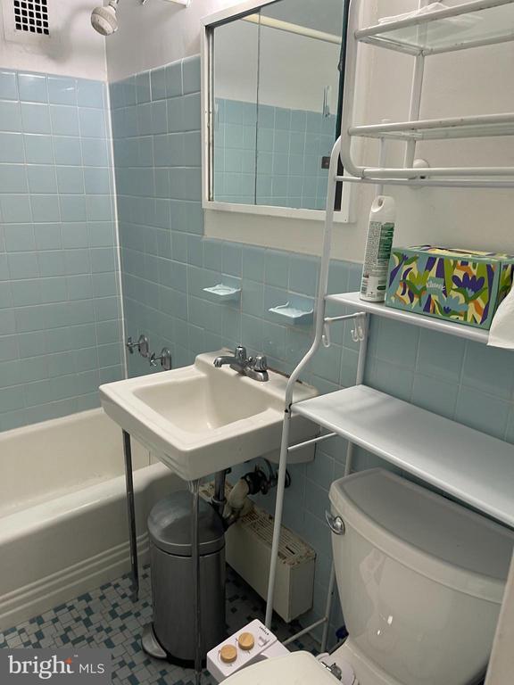 Building Photo - 940 25th St NW