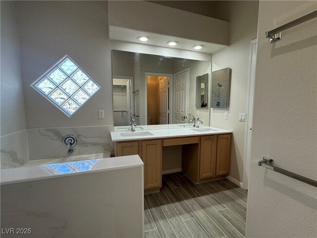 Building Photo - 8625 Desert Bird Dr