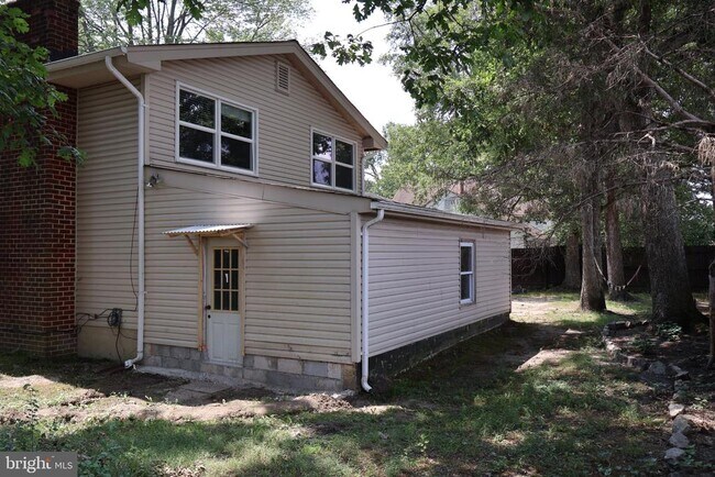Building Photo - 5218 Caroline Cir