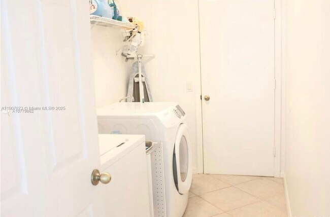 Building Photo - 3341 Overlook Rd