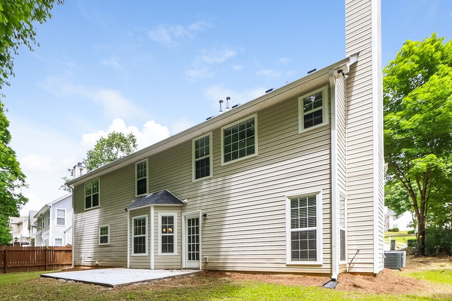 Building Photo - 845 Simon Ive Dr