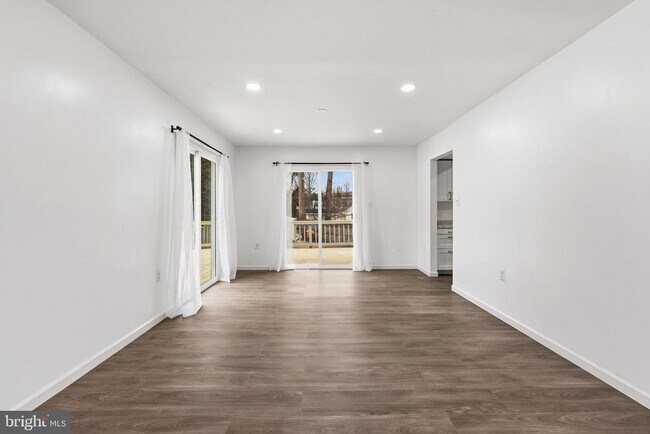 Building Photo - 2146 Woodford Rd