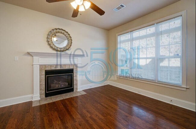Building Photo - *Coming Available in October* Pride of ownership shines in this convenient Midtown, 2 BR & 2.5 BA...