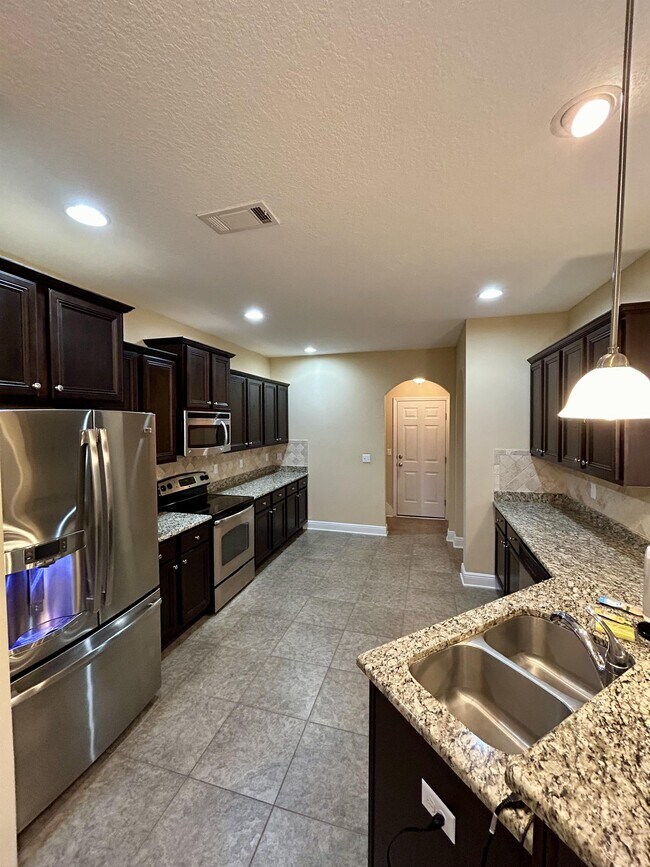 Building Photo - 80 S Knightsbridge Ct