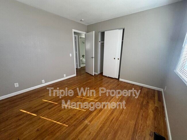 Building Photo - 775 Crabapple Ln